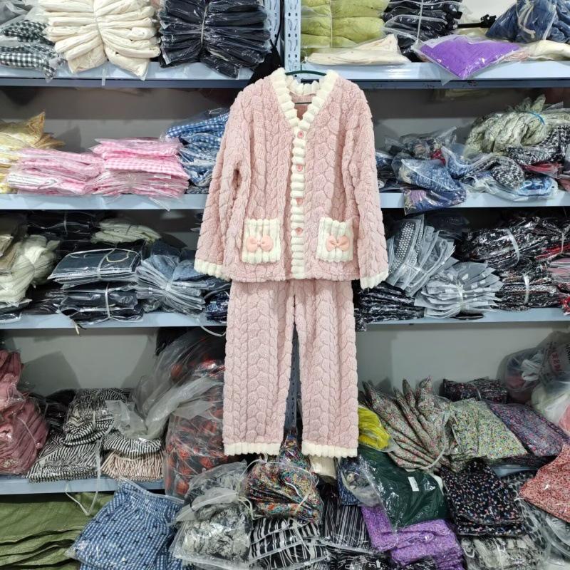 Women's Sweet Style Coral Fleece Pajamas Set with Rabbit Head Jacquard and Bowknot, Thickened for Autumn and Winter 2025.