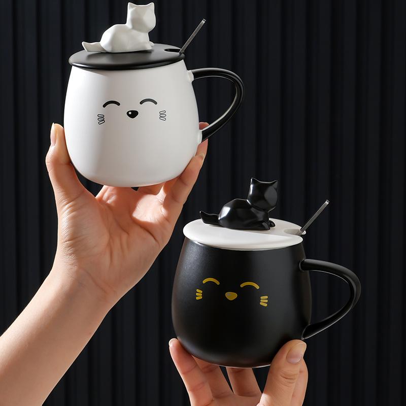 

Artoon Улыбающееся лицо с крышкой Ложка Высококачественная керамическая чашка Милая кружка Пара Маленький подарочный стакан для воды Термостойкая чашка 400ML