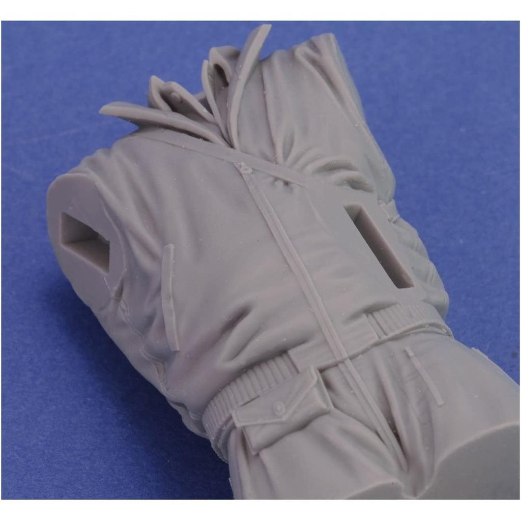 Royal Model 1/16 WWII U.S. Army Tank Crew Set No. 2 (On Alert), 2-Piece Resin Kit, RM1003