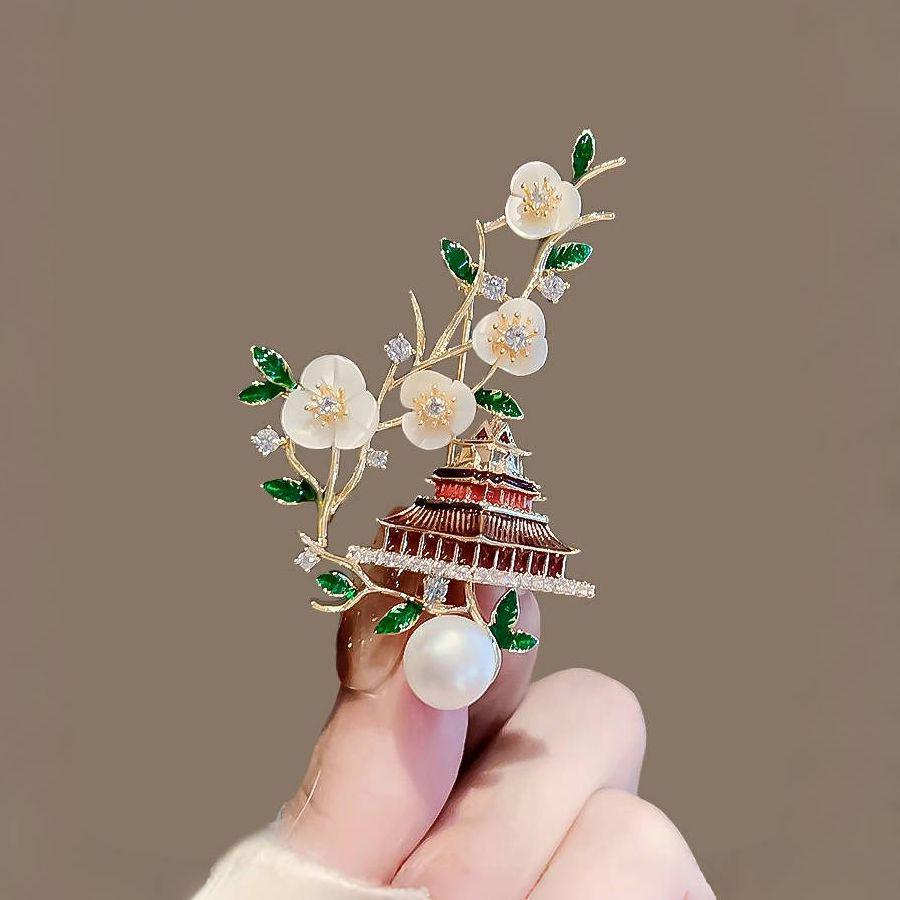 Vintage Peony Pearl Fan Brooch: Elegant Retro Flower Pin for Women’s Suits
