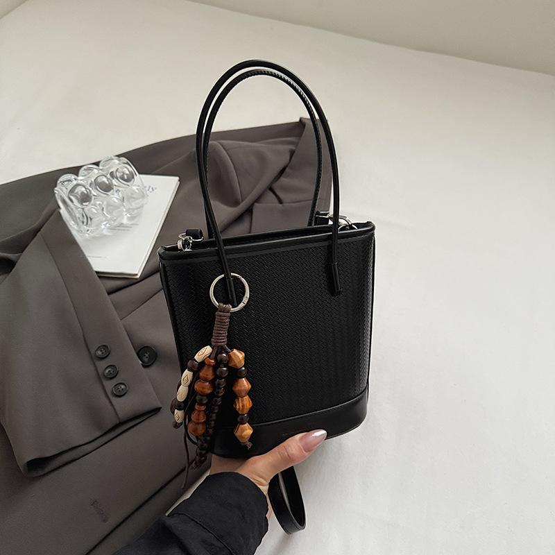 Large capacity bag women's niche casual simple portable bucket bag autumn new woven commuter messenger bag