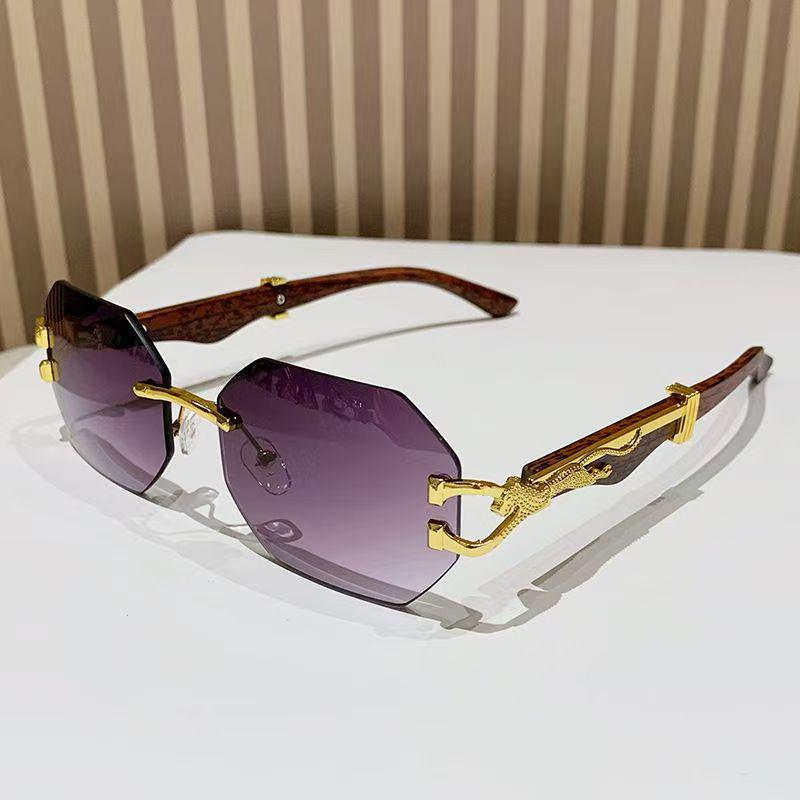 Retro Wood Grain Leopard Sunglasses: Square Cheetah Decor for Men