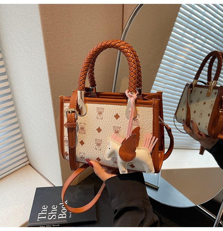 

2025 новая популярная модная сумка с принтом женская высококлассная универсальная простая на плечо сумка-мессенджер