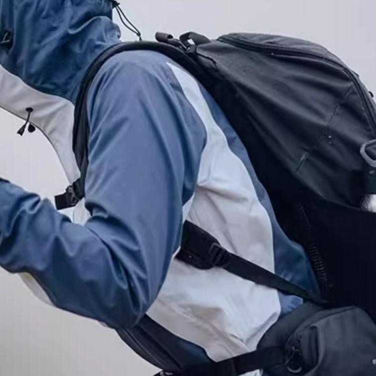 DECATHLON Fully ventilated back breathable and non-stuffy back 20L backpack polyethyl terephthalate Unisex and unisex couples