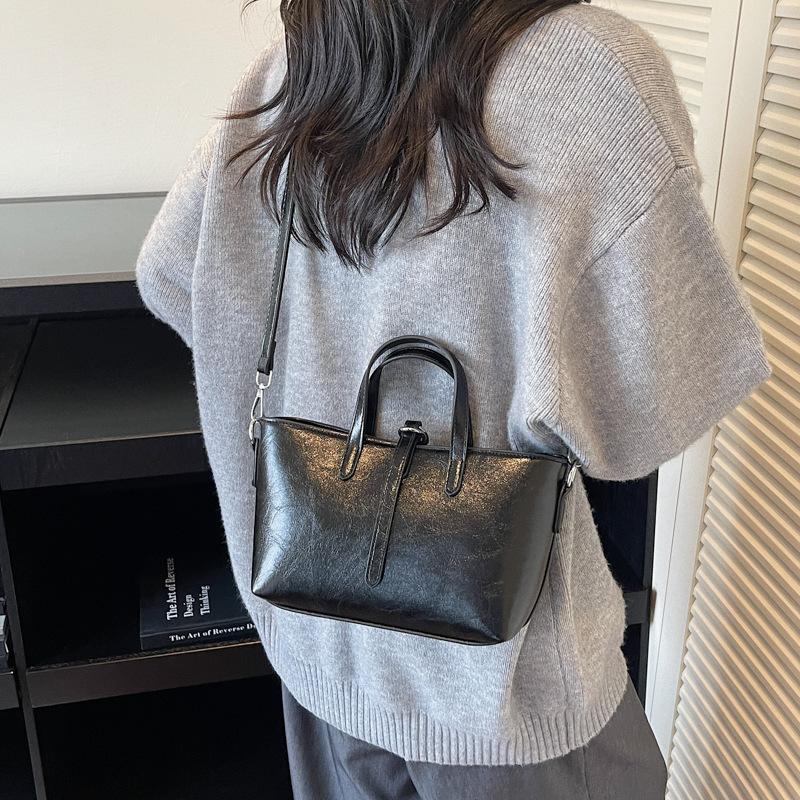 Premium texture simple and versatile shoulder handbag women's 2025 Korean version autumn new retro fashion bucket bag