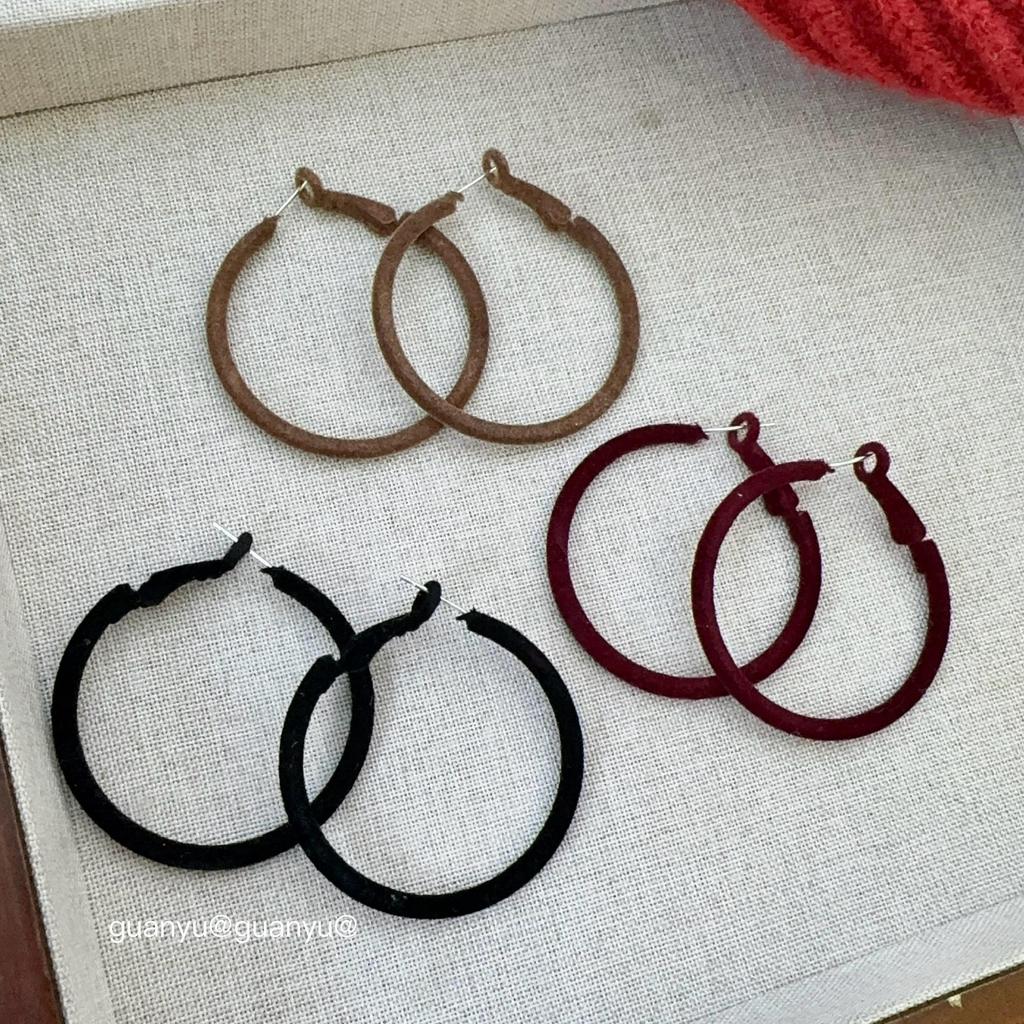 Chic Flocked Circular Pendant Stud Earrings: Light Luxury, Unique Personality, Versatile for Fashion-Forward Women