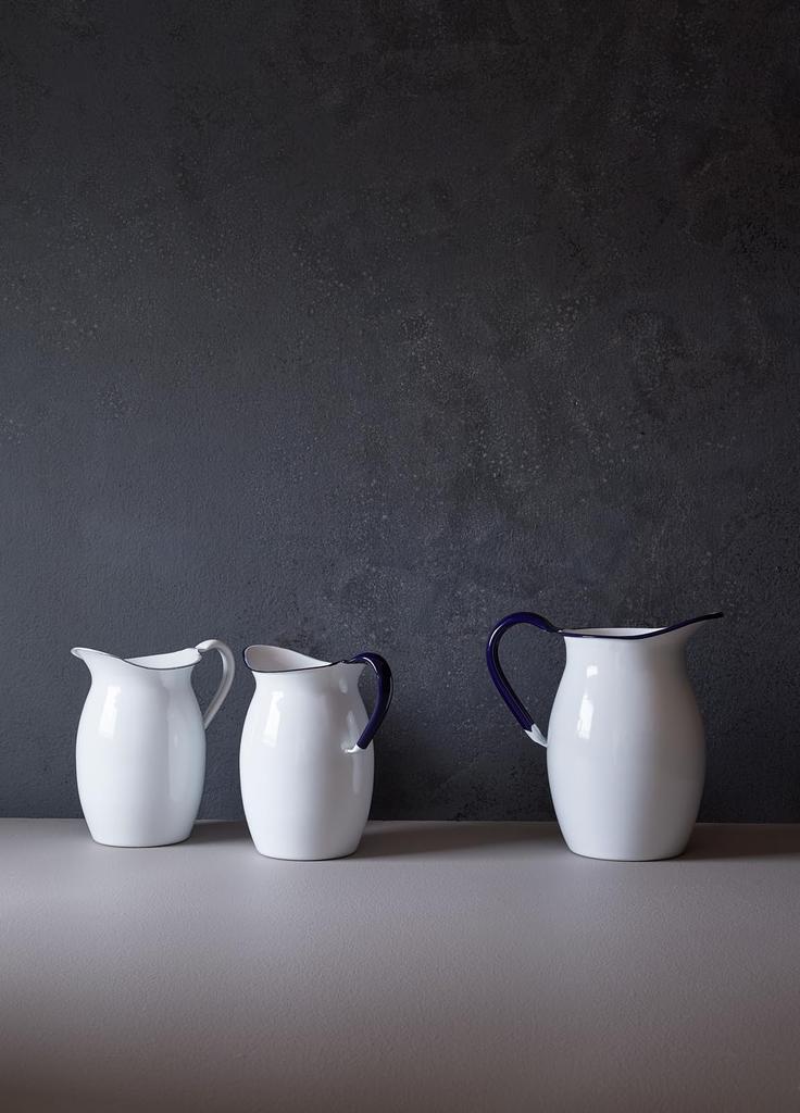 Nodahoro Pitcher Emalje Varmebestandig Interiør Vase Vase Made in Japan White Border Navy 1,7L HP-13