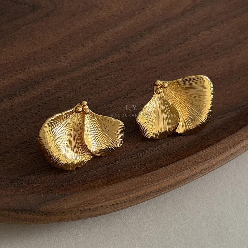 Original Niche Ancient Method Minimalist Natural Ginkgo Biloba Stud Earrings Brushed Process High-end Earrings Light Luxury Daily Earrings