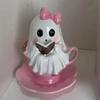 Resin Resin Figurine Smooth Finish Reading Ghost Playful Ghost Statue  Yard Decoration