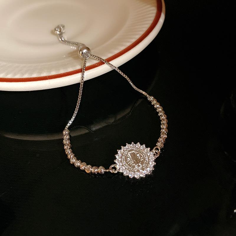 Zir*****pal butterfly flower round bracelet niche design bracelet light luxury jewelry women