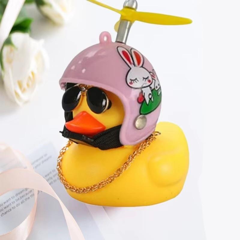 Pato de coche con casco colgante de viento roto pequeño pato amarillo bicicleta de carretera casco de motor accesorios de ciclismo sin luces