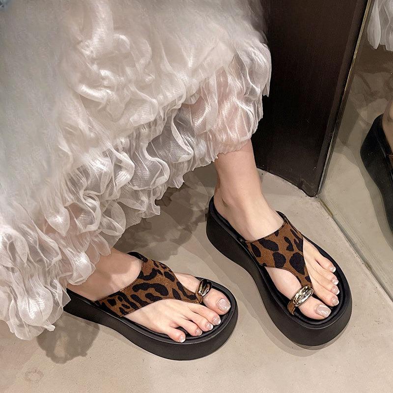 Muffin Shoes Thick-soled Height-increasing Slippers Beach Herd-shaped Flip-flops