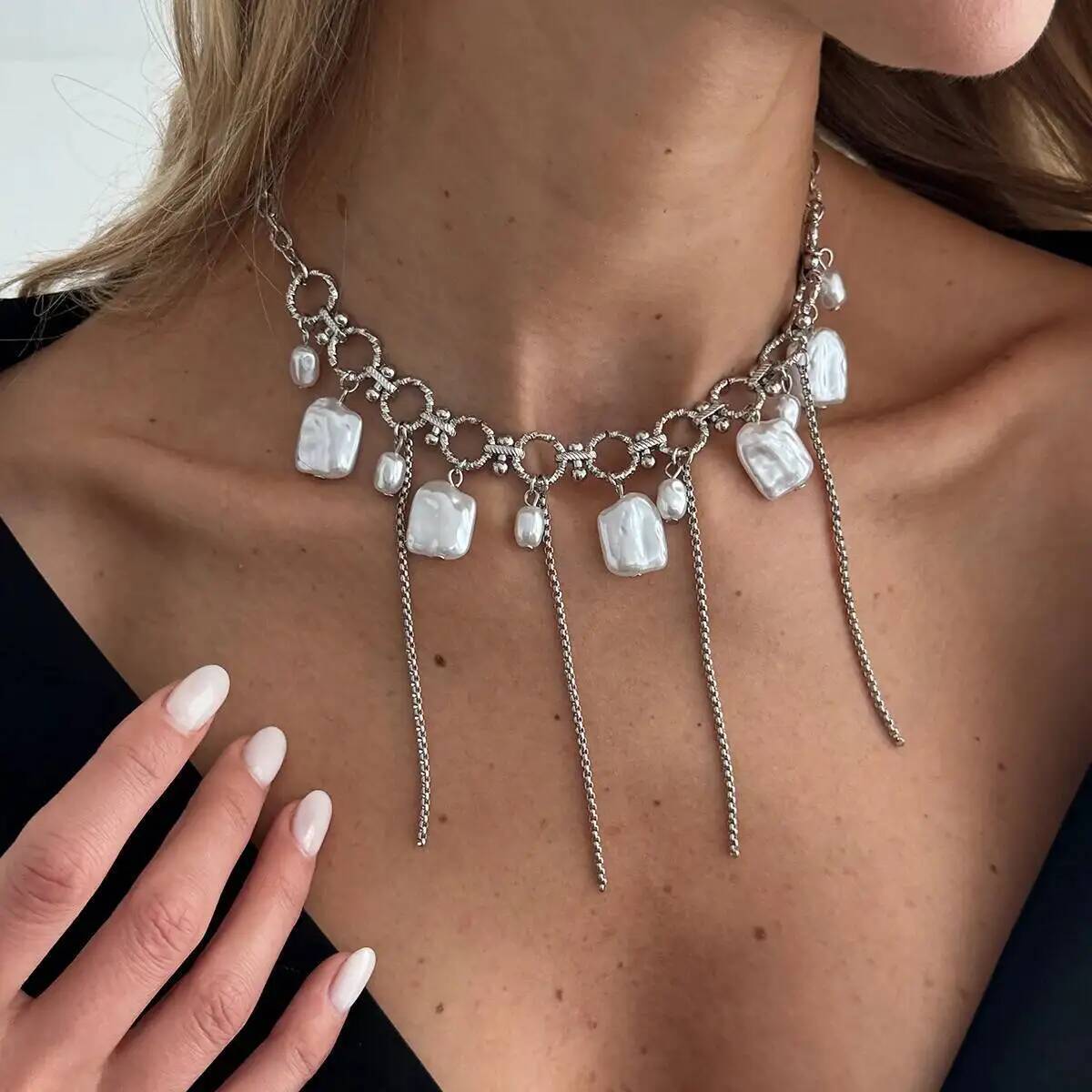 

Ingemark Retro Exquisite Imitation Pearl Tassels Pendant Necklace Women Trendy Charm Clavicle Chain Wedding Bridal Jewelry Gift