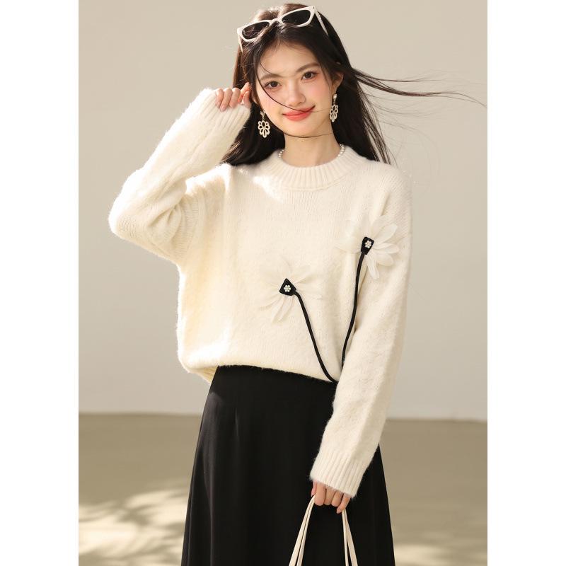 Elegant 3D Flower Knit Sweater – Slimming Round Neck, Autumn 2026 Fashion