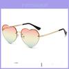 Modische Sonnenbrille in Herzform mit Schutz für Sommerausflüge und Partys