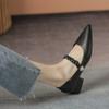 Professionelle schwarze kleine Lederschuhe Damenstil Jahr spitze Zehenpartie flacher Ausschnitt dicker Absatz Einzelne Schuhe Damen