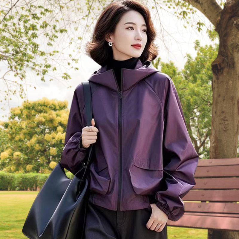 Wszechstronna sportowa kurtka wiatrówka z kapturem damska, Kolekcja Wiosna/Jesień 2025