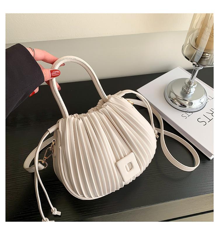 Fashion texture niche design shoulder messenger bag pleated portable small bag women's 2025 new drawstring bucket bag