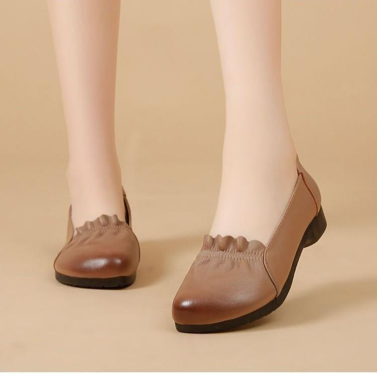 Single Shoes In the Autumn of 2025 New Soft-faced Soft-soled Flat-soled Middle-aged and Elderly One-pedal Fashionable Versatile and Comfortable Moth