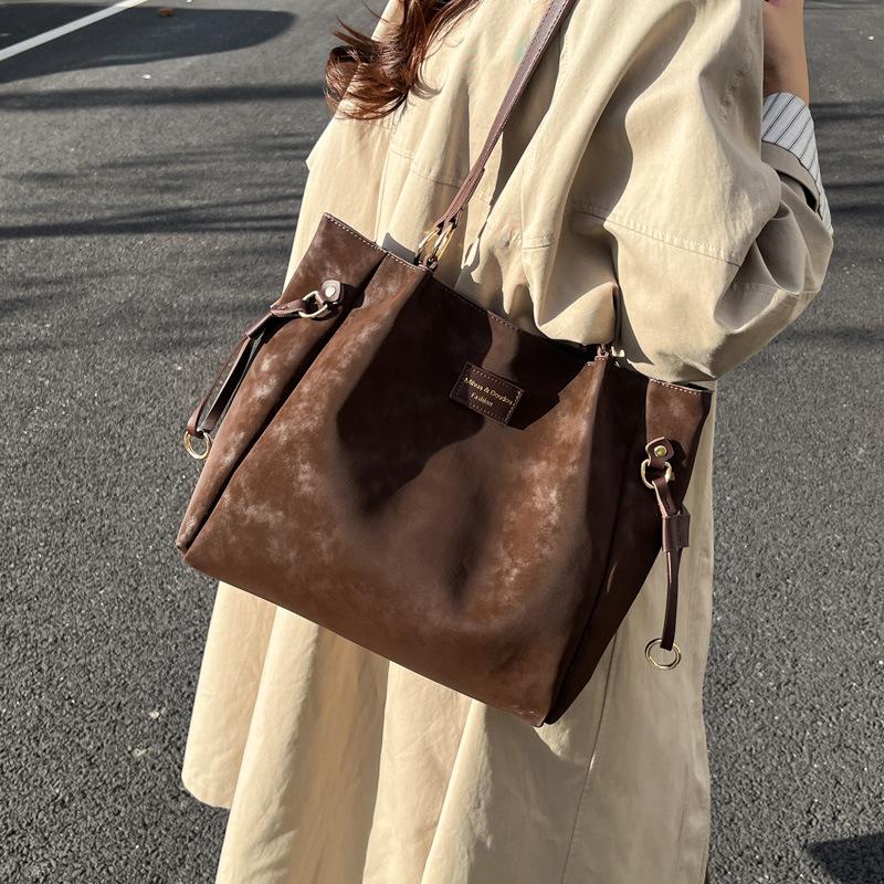 Large-capacity bag women's 2025 new autumn and winter high-end retro work commuter tote bag going out shoulder bag