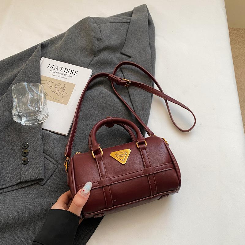 High-end Niche Bag Women's Autumn and Winter Retro New Fashion Messenger Bag Portable Commuter Pillow Bag