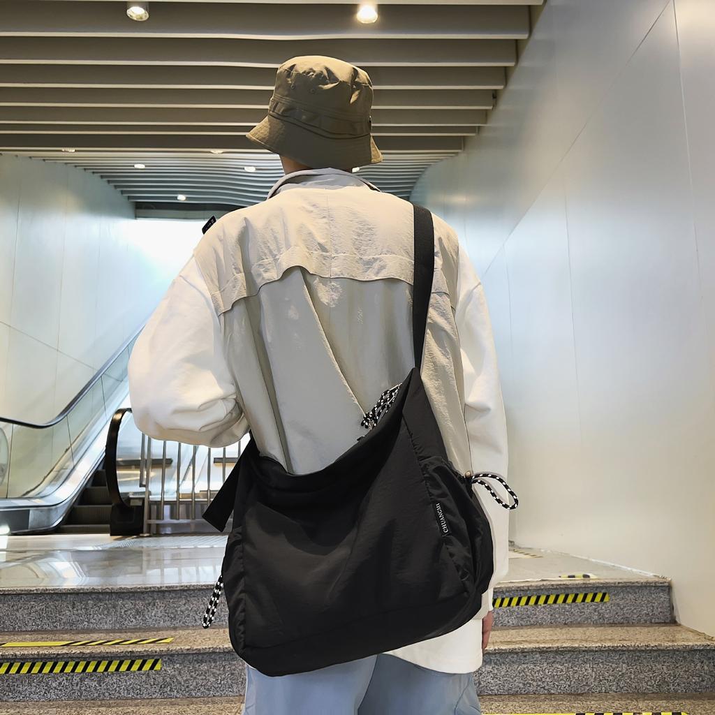 New fashion outdoor sports light casual shoulder bag retro large capacity simple fashion messenger bag