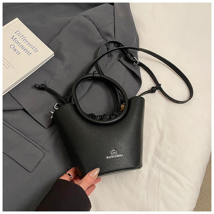 Popular Small Bags Women's New Fashion Versatile Messenger Bags Summer Portable Bucket Bags