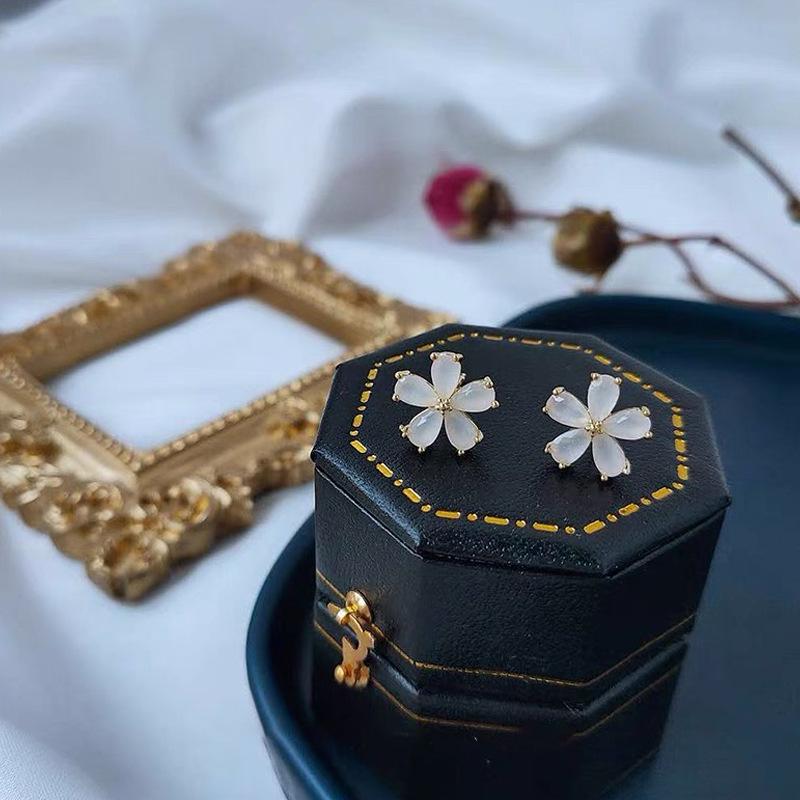 Spring/Summer Pearl Studs: High-End 925 Silver Cute Earrings for Women