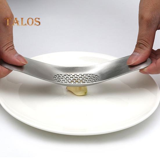 Garlic Masher Stainless Steel Garlic Press Mincer Dishwasher Safe Manual Curved Garlic Crusher Chopper Tool for Kitchen