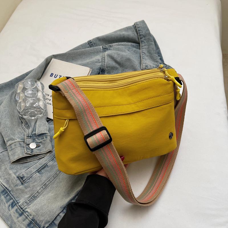 Korean version of fashion women's niche design small square bag 2025 new trend lightweight shoulder messenger bag daily small bag