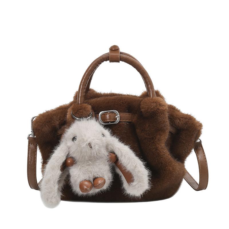 

Fashion niche plush Xiaoxiangfeng women s portable bucket bag new exquisite soft shoulder messenger bag Without pendant коричневый