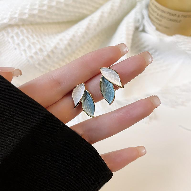 Silver Needle Simple Leaves Cold Stud Earrings Women's New Popular Temperament Versatile Elegant Earrings