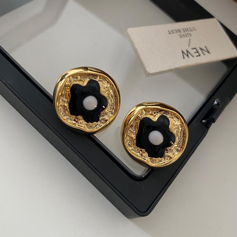 

Серьги-гвоздики с красным цветком, нишевые, высокого класса, серьги Ankola, красные, темпераментные, ретро, универсальные, в стиле Хепберн