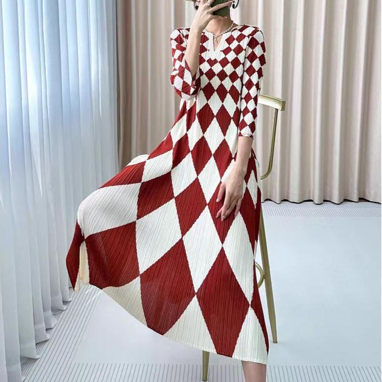 Women's Print Dress Spring Summer Diamond Print High-end Pleated Dress V-neck Long Dress