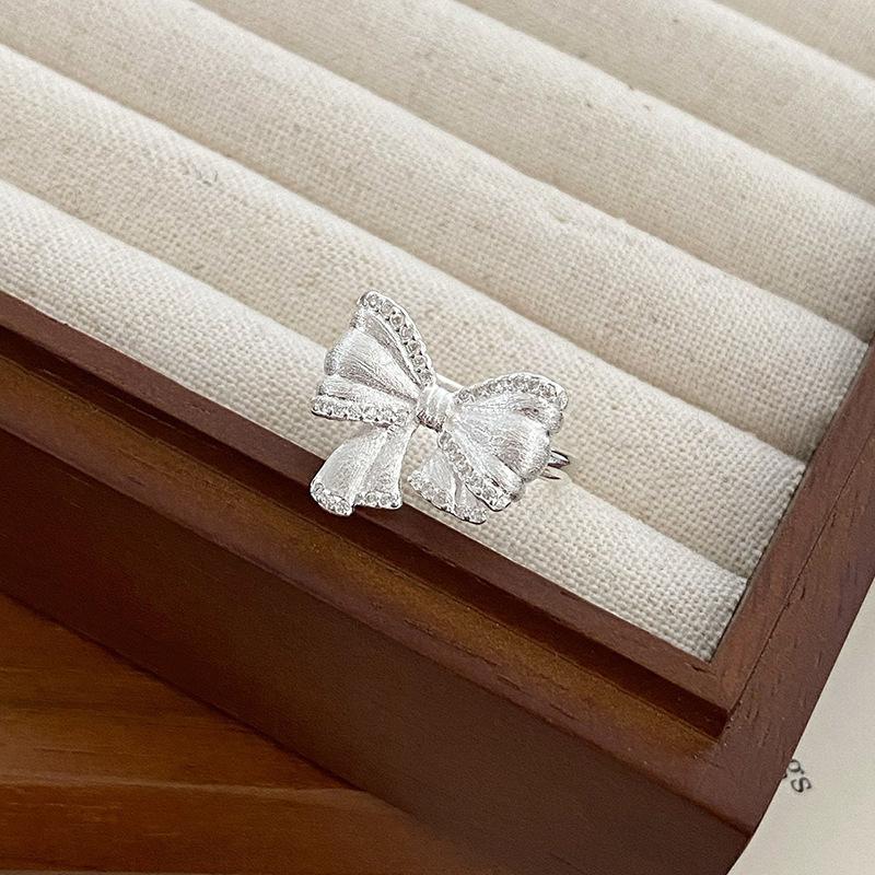

Copper Bowknot Contemporary Ring With Eyecatching Zircon Crafted For Stylish Women