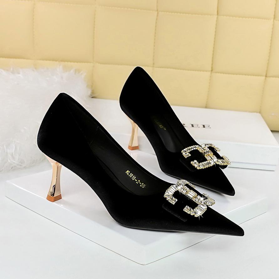 Bankett for kvinner med høye hæler semsket skinnoverflate med grunt munn, spiss metall perle rhinestone spenne enkeltsko