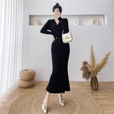Plisowana, dekolt w szpic, długa, marszczona sukienka dla kobiet, jesienno-zimowa, biała, dzianinowa sukienka sweterkowa, koreańskie eleganckie sukienki