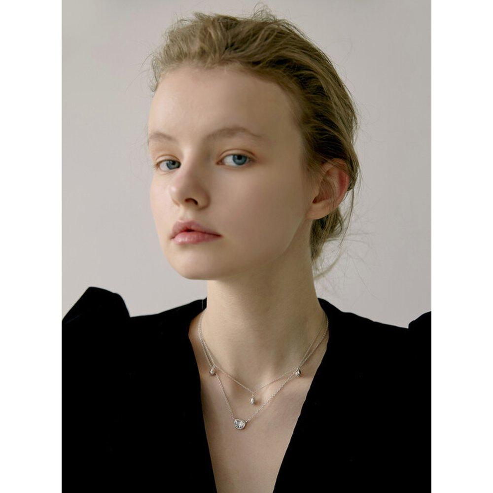 Three Rose Chocker (White)