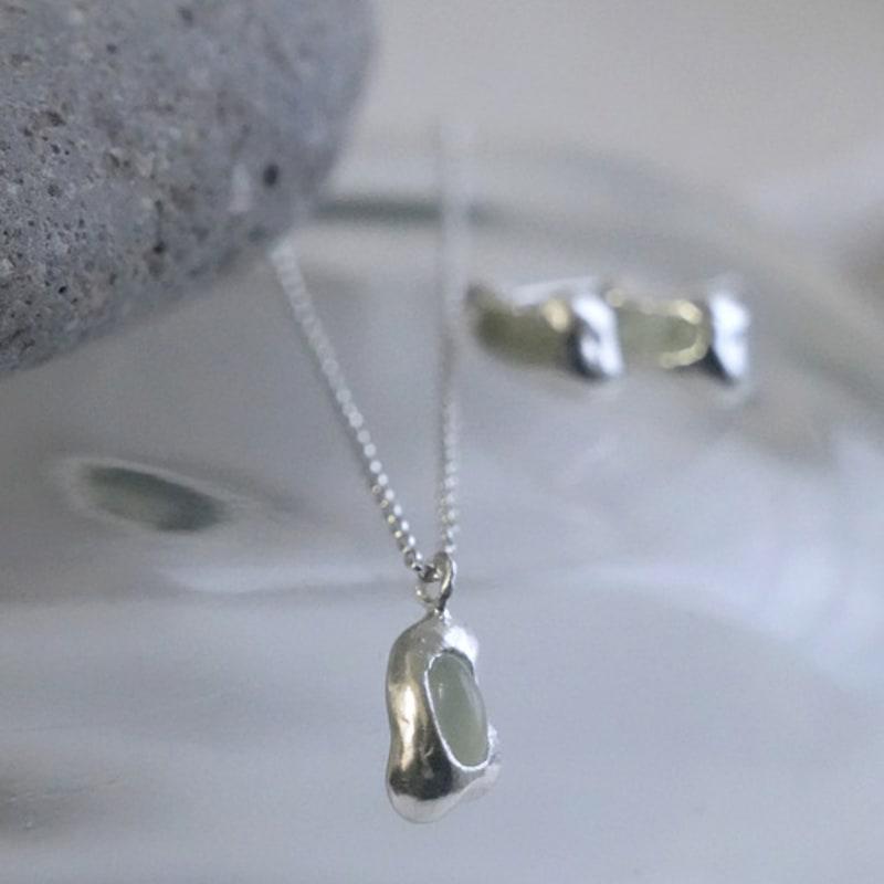 REINDEER GENTLE STONE NECKLACE 03