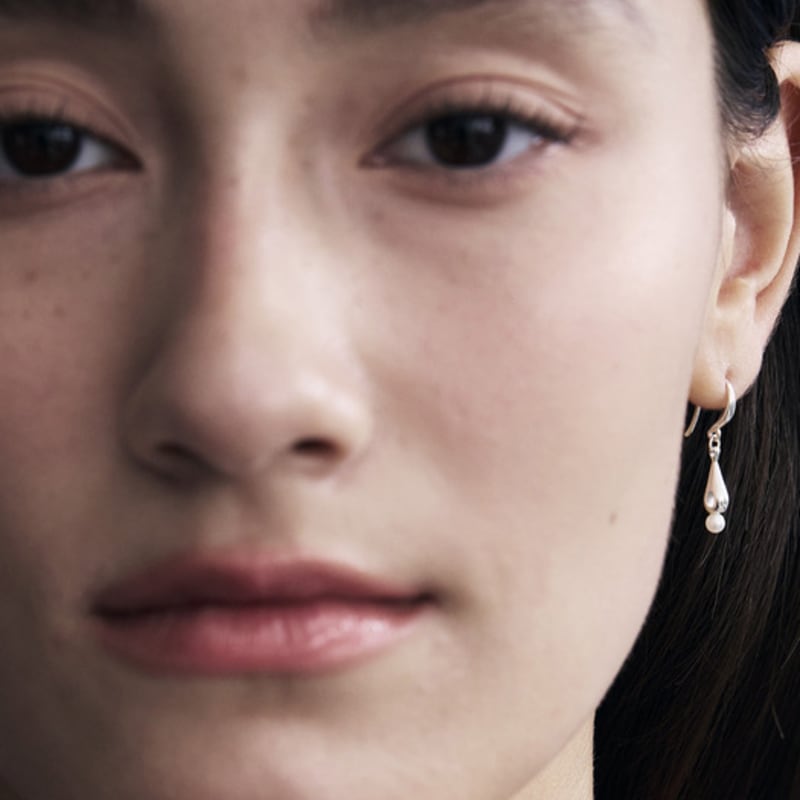 ohuuu Ink drop earrings_pearl, onyx