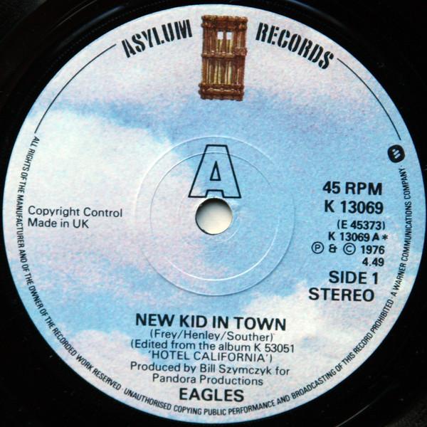 

7inch Record EAGLES - New Kid In Town K13069 Asylum Records 1976 UK Rock Used