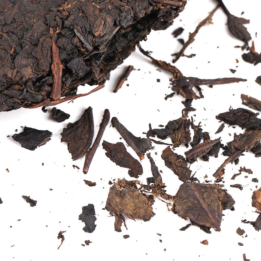 China Yunnan Famous Pu Erh Natural Premium Health Puer Tort de ceai gătit 357g