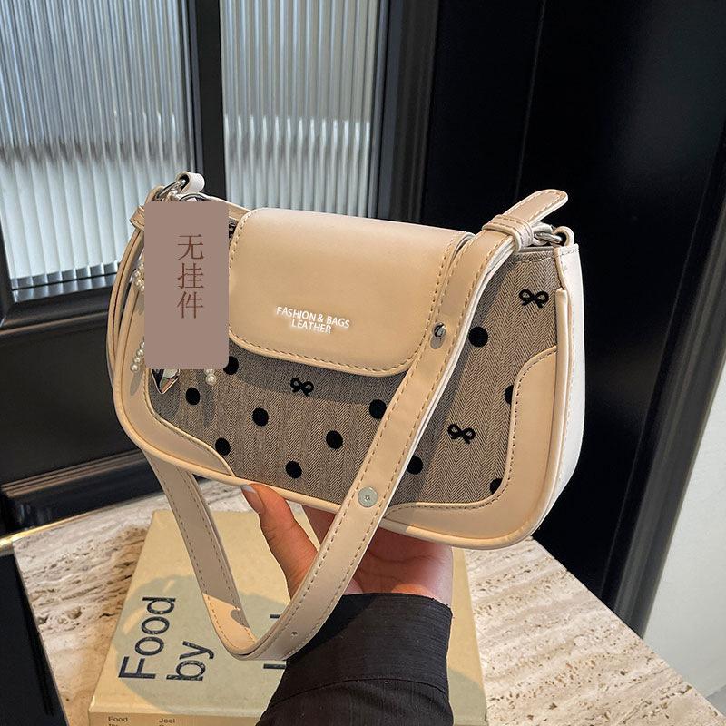 Underarm bag women's spring and summer new fashion niche design shoulder messenger bag high-end women's small square bag