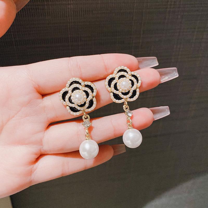 Elegant Sweet Simulation Pearl Black Camellia Flower Stud Earrings for Woman Girls Korean Accessories Student Party Jewelry