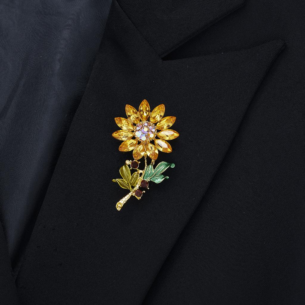 Cute Fashion Daisy Brooches For Women Flower Jewelry Rhinestone Elegant Winter Design Badge High Quality Sunflower Lapel Pins