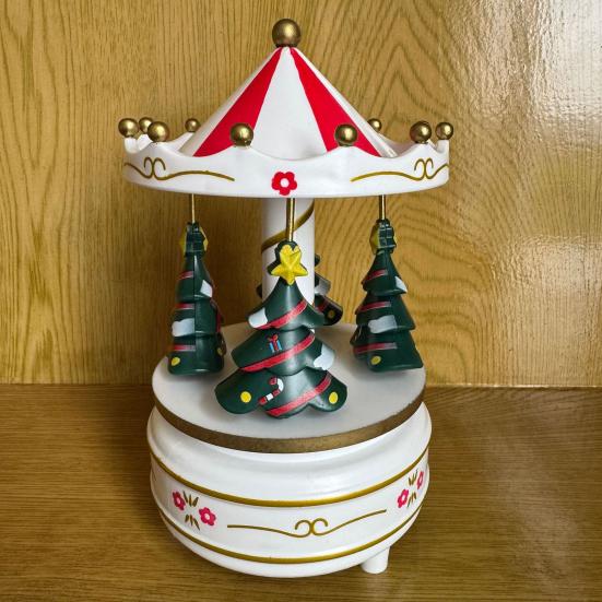 Karussell-Spieluhr Drehendes Pferd-förmige Spieluhr mit 4 Weihnachtsbäumen Musikalisches Karussell spielt Merry Christmas für Feiertags-Geburtstagsgeschenke