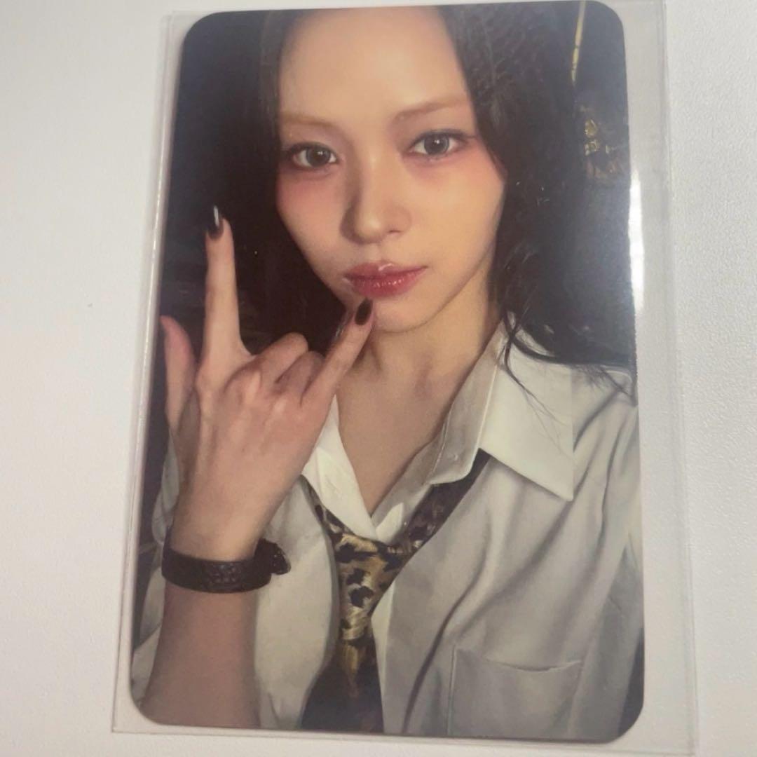 

[USED] itzy Ryujin GOLD Aladin Limited Pre-order Bonus Trading Card