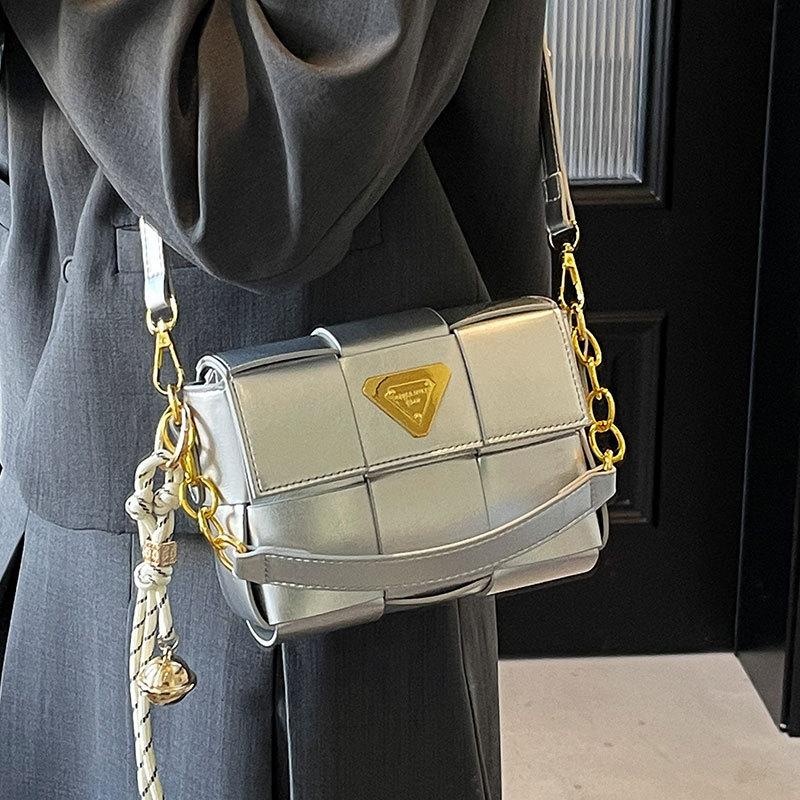 Hot Sale Fashion Light Luxury Simple Design Sense Woven Portable Small Square Bag Casual Versatile Commuter Messenger Bag