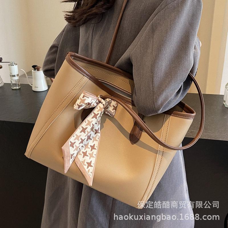 Commuter tote bag women's large capacity 2025 new autumn and winter casual versatile high-end shoulder shopping bag