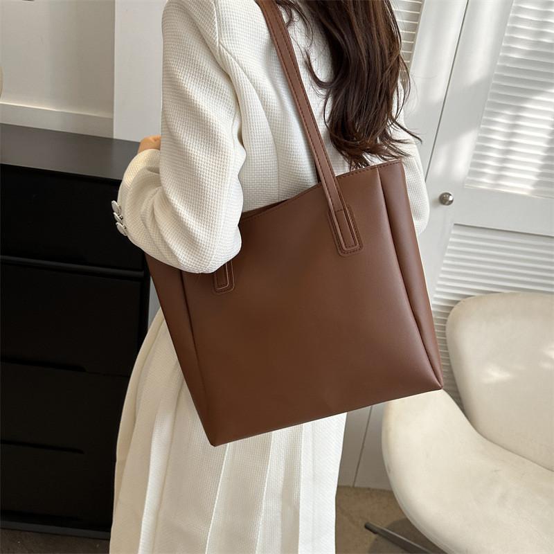 Fashionable Pu Large Capacity Tote Bag For Women Trendy Commuter Bag With Zipper